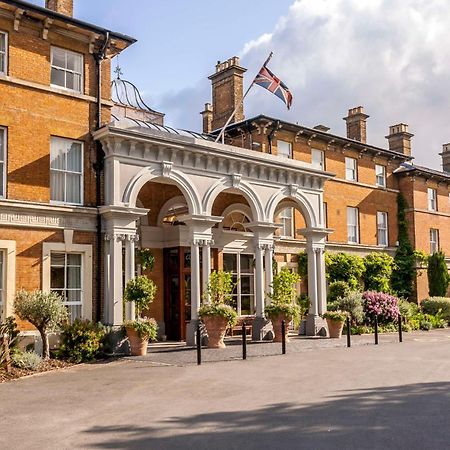 Oatlands Park Hotel Weybridge Buitenkant foto