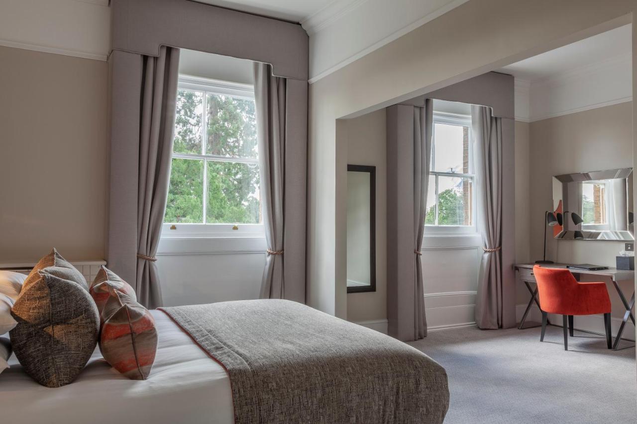 Oatlands Park Hotel Weybridge Buitenkant foto