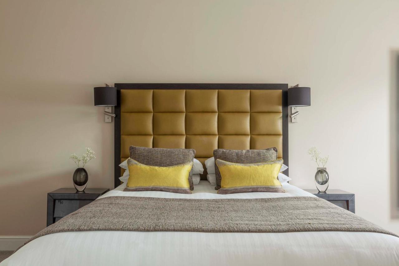 Oatlands Park Hotel Weybridge Buitenkant foto