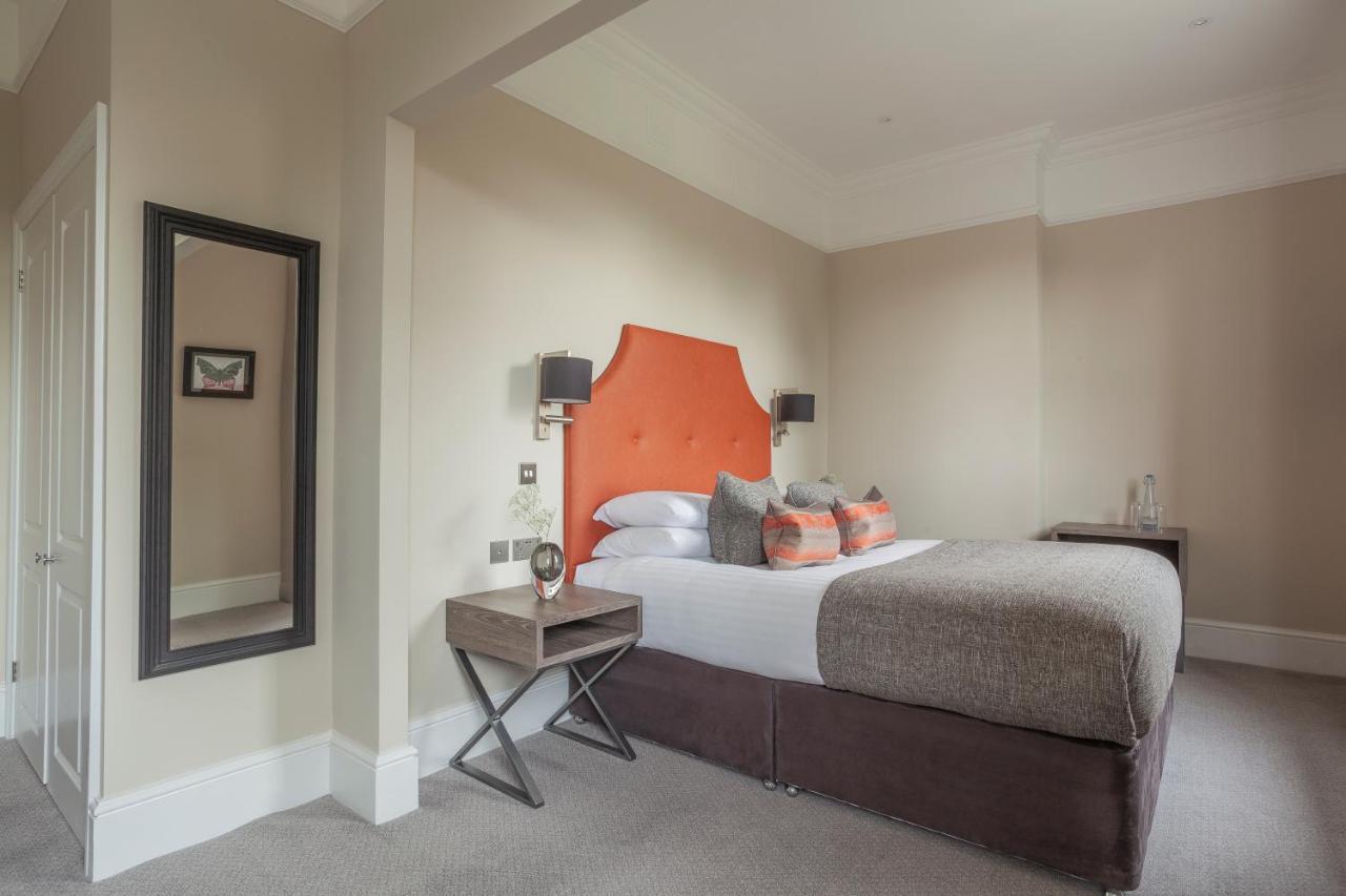 Oatlands Park Hotel Weybridge Buitenkant foto