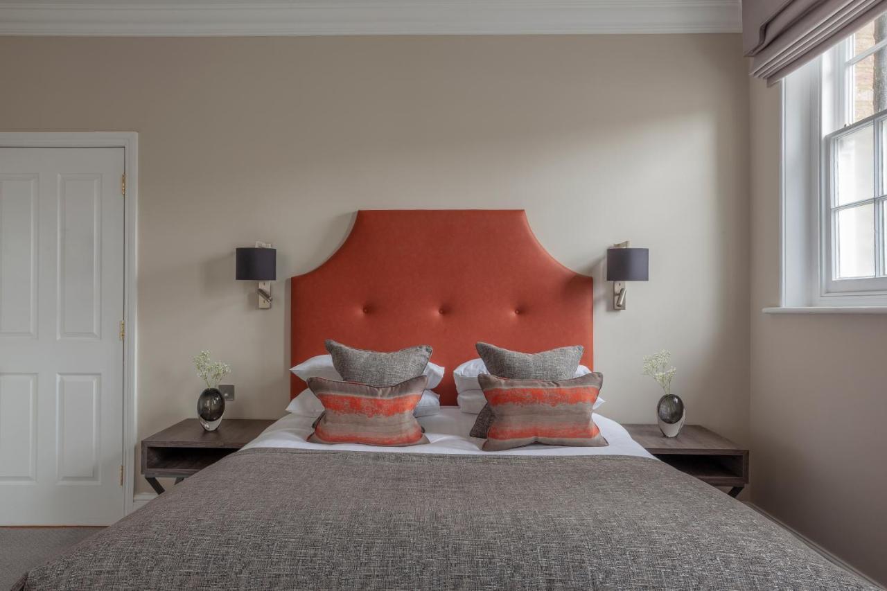 Oatlands Park Hotel Weybridge Buitenkant foto