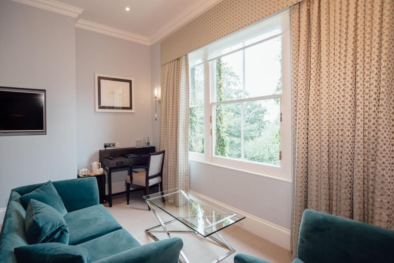 Oatlands Park Hotel Weybridge Buitenkant foto