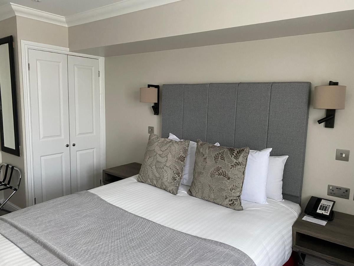 Oatlands Park Hotel Weybridge Buitenkant foto