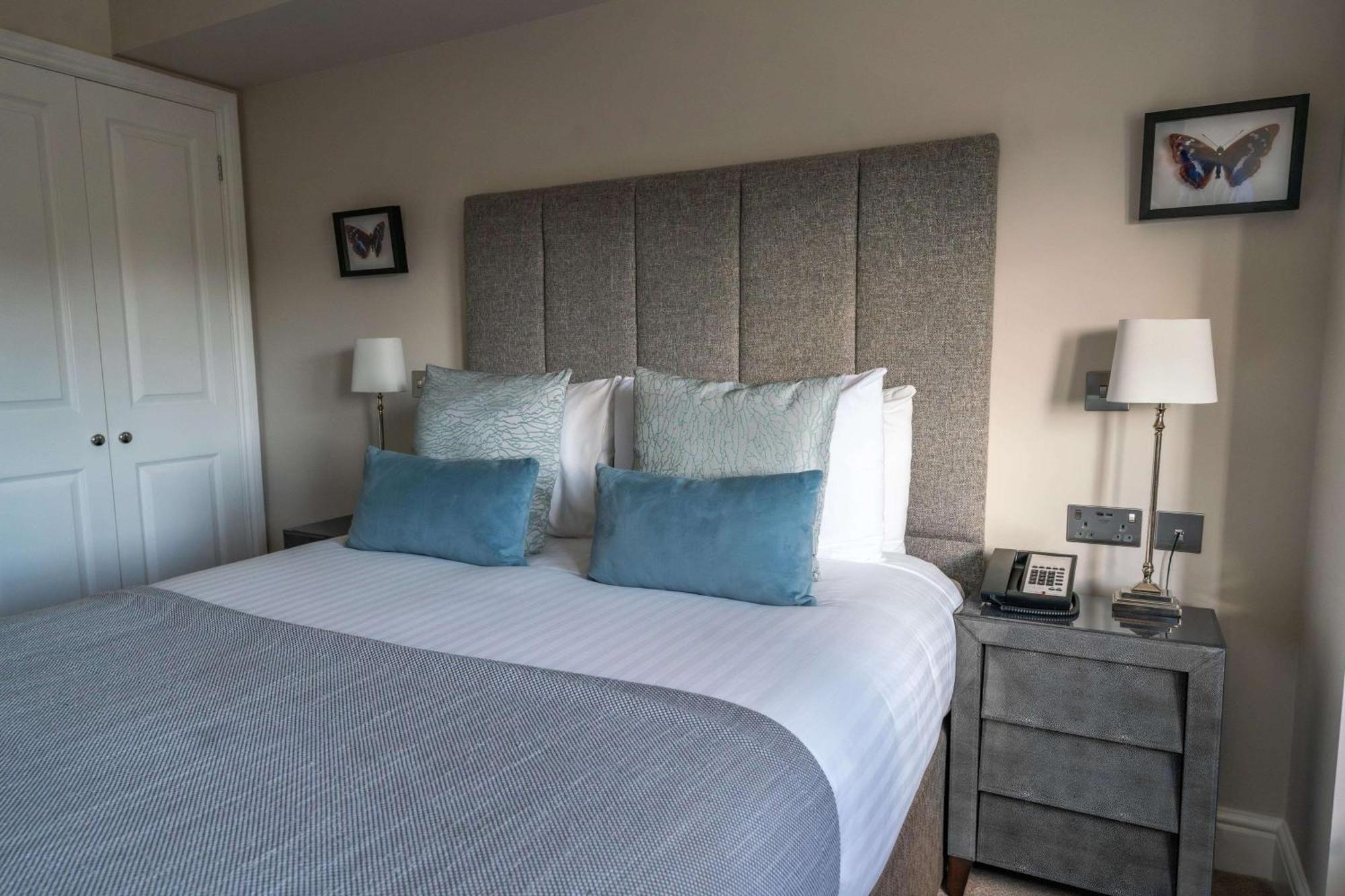 Oatlands Park Hotel Weybridge Buitenkant foto