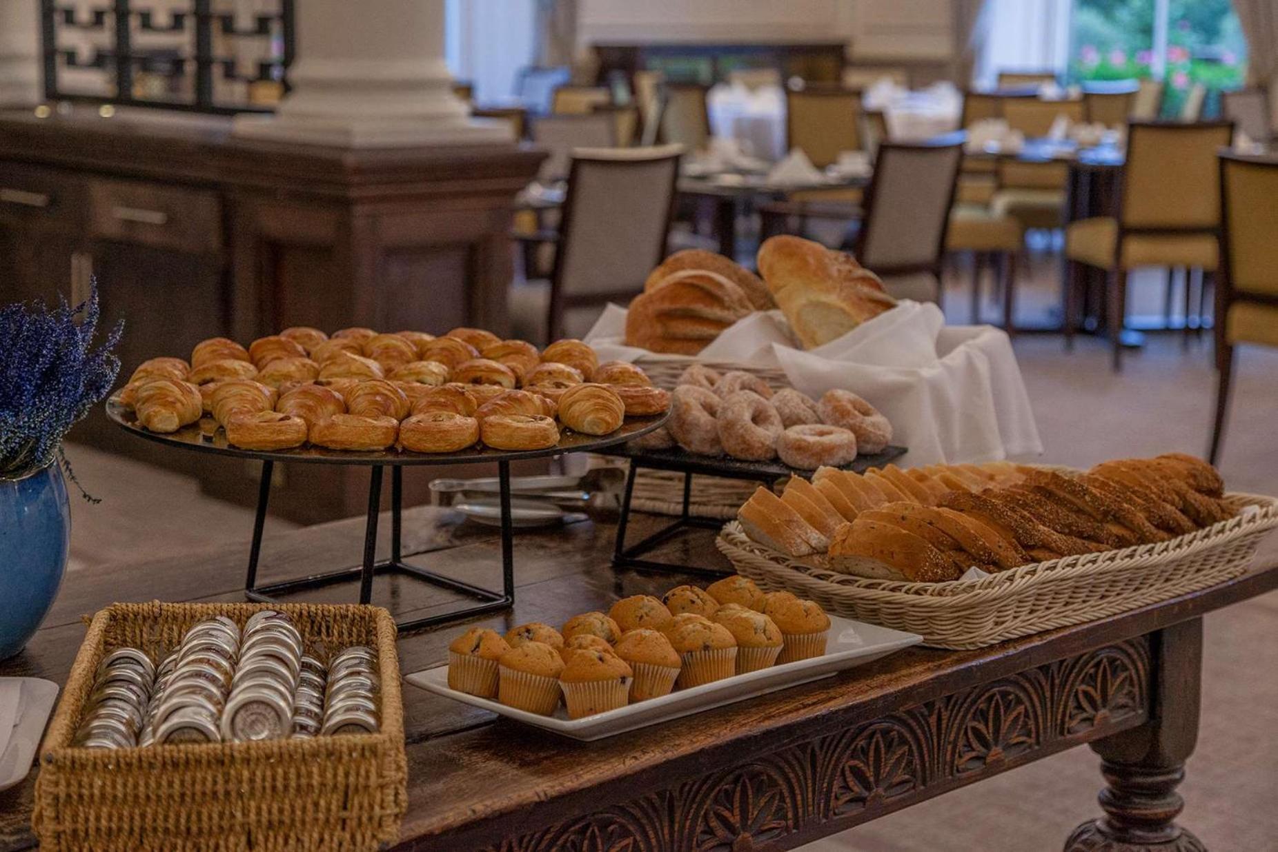 Oatlands Park Hotel Weybridge Buitenkant foto