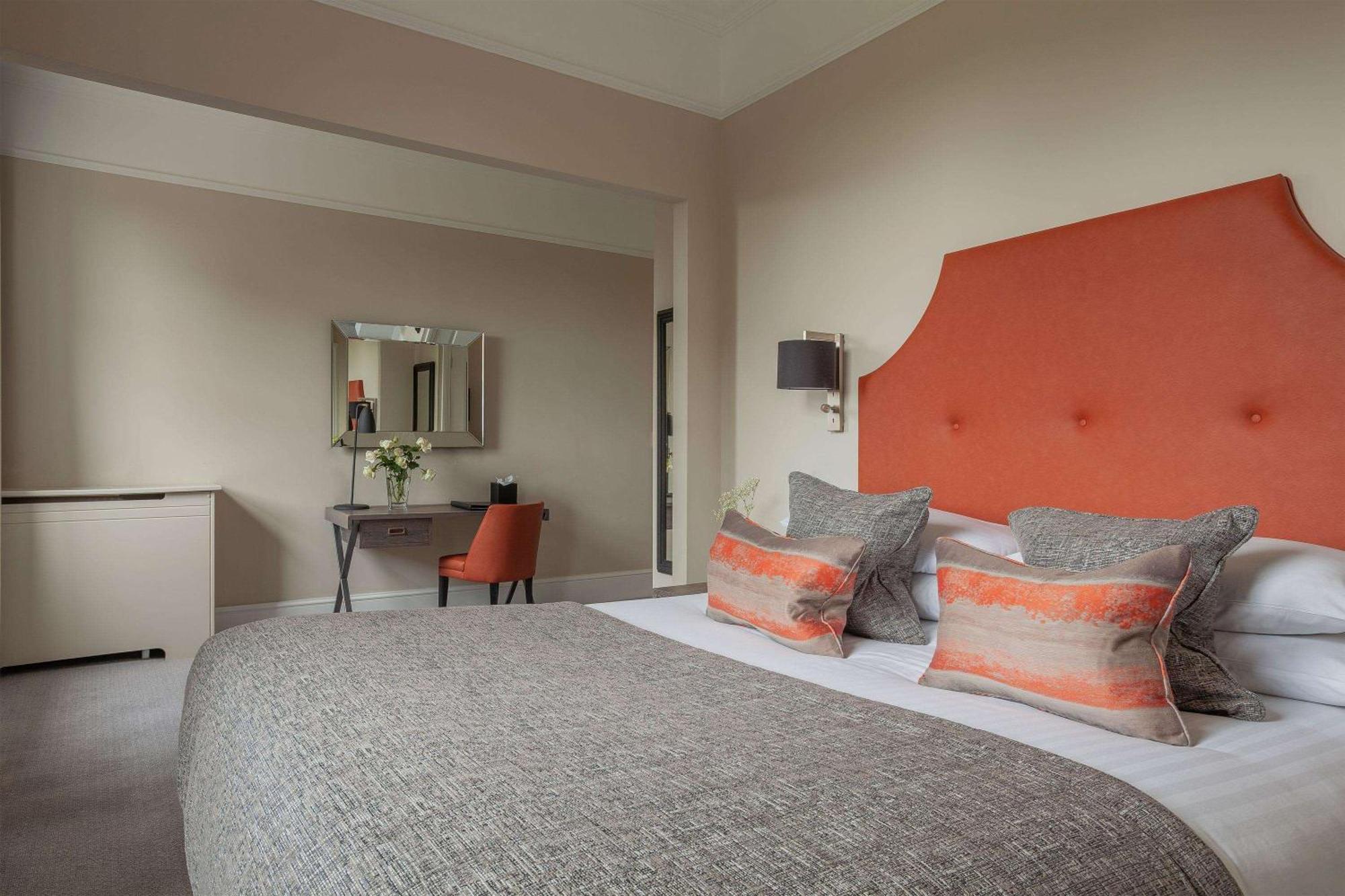 Oatlands Park Hotel Weybridge Buitenkant foto