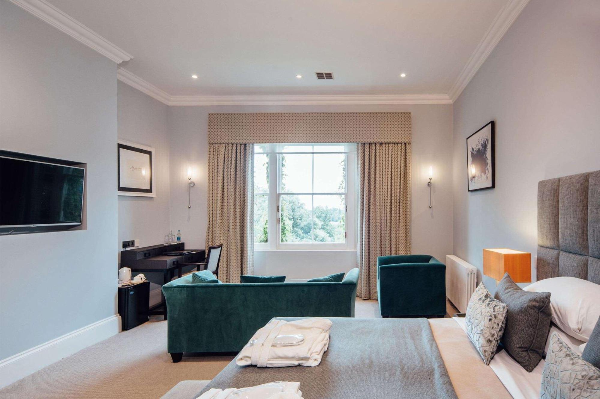 Oatlands Park Hotel Weybridge Buitenkant foto