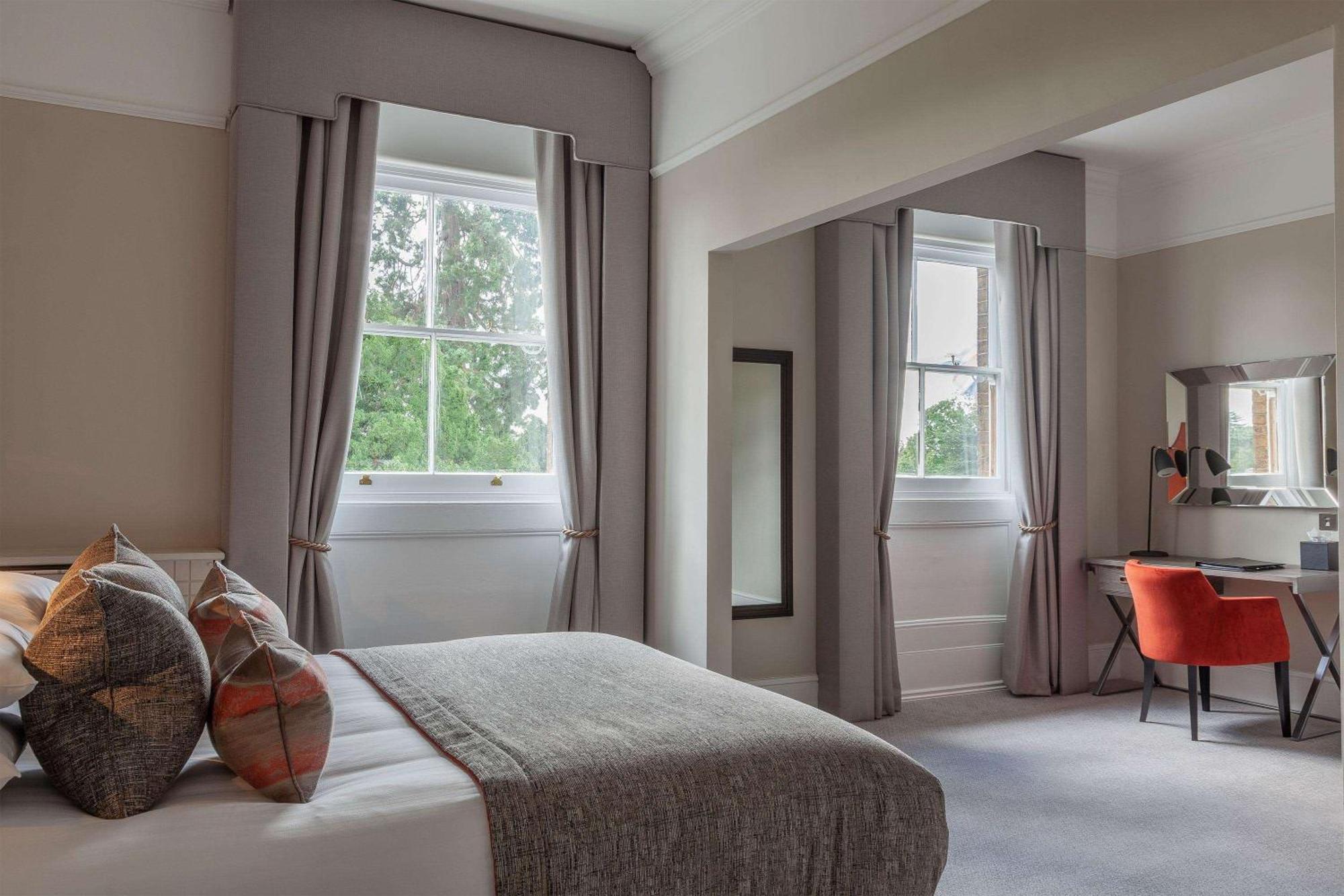 Oatlands Park Hotel Weybridge Buitenkant foto