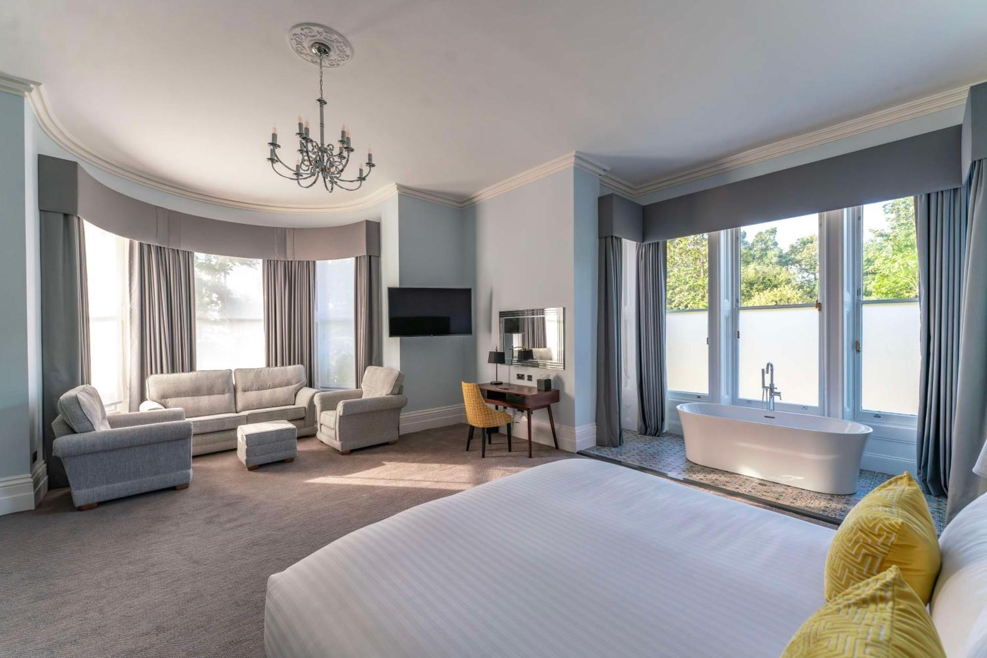 Oatlands Park Hotel Weybridge Buitenkant foto
