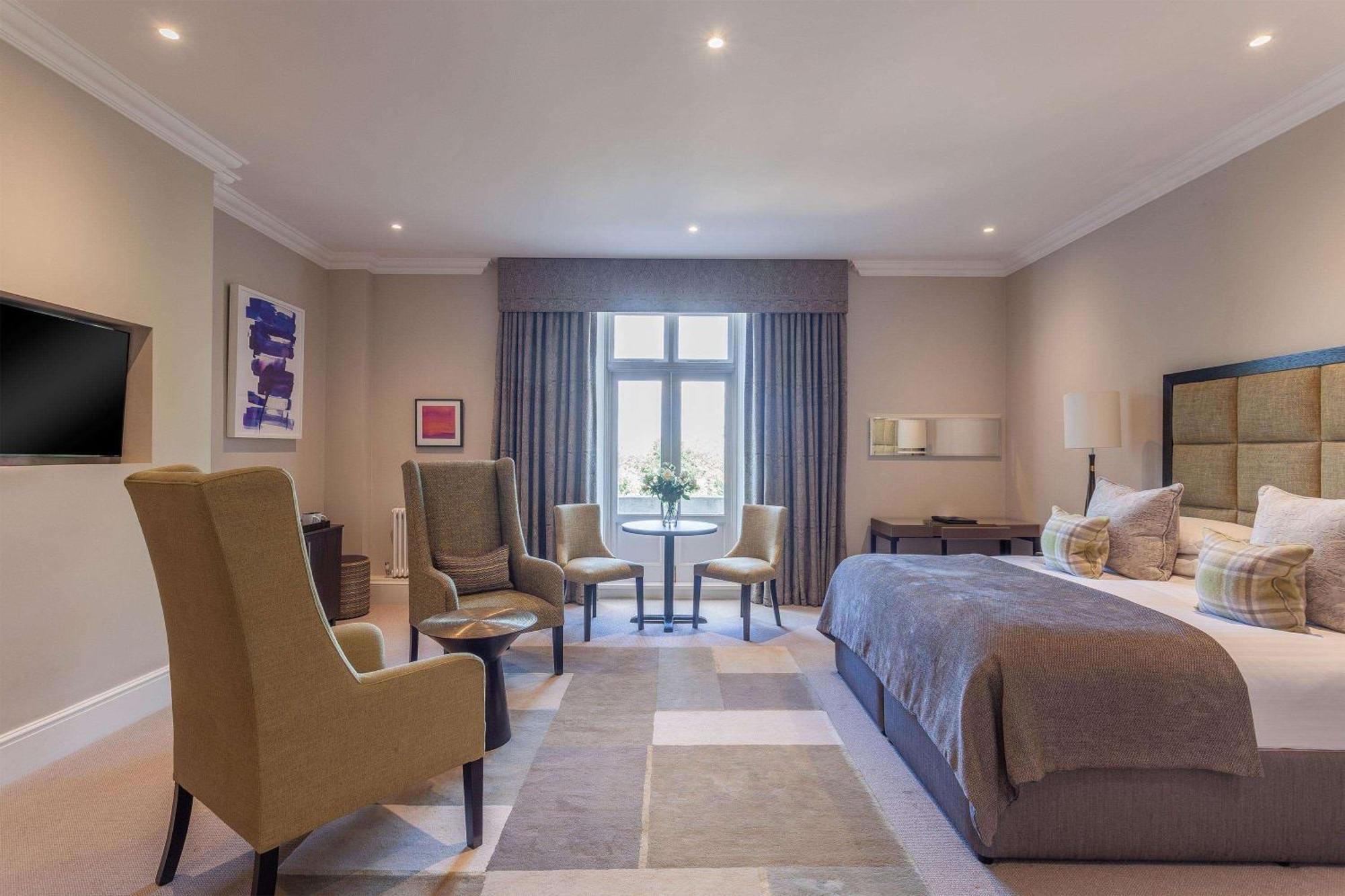 Oatlands Park Hotel Weybridge Buitenkant foto