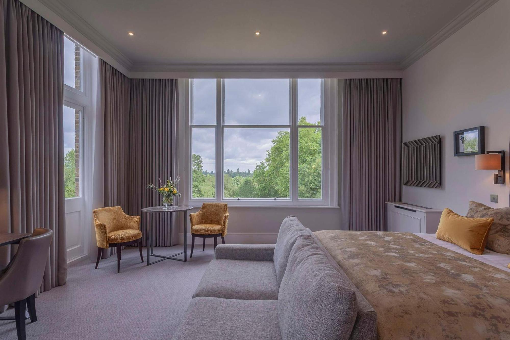 Oatlands Park Hotel Weybridge Buitenkant foto