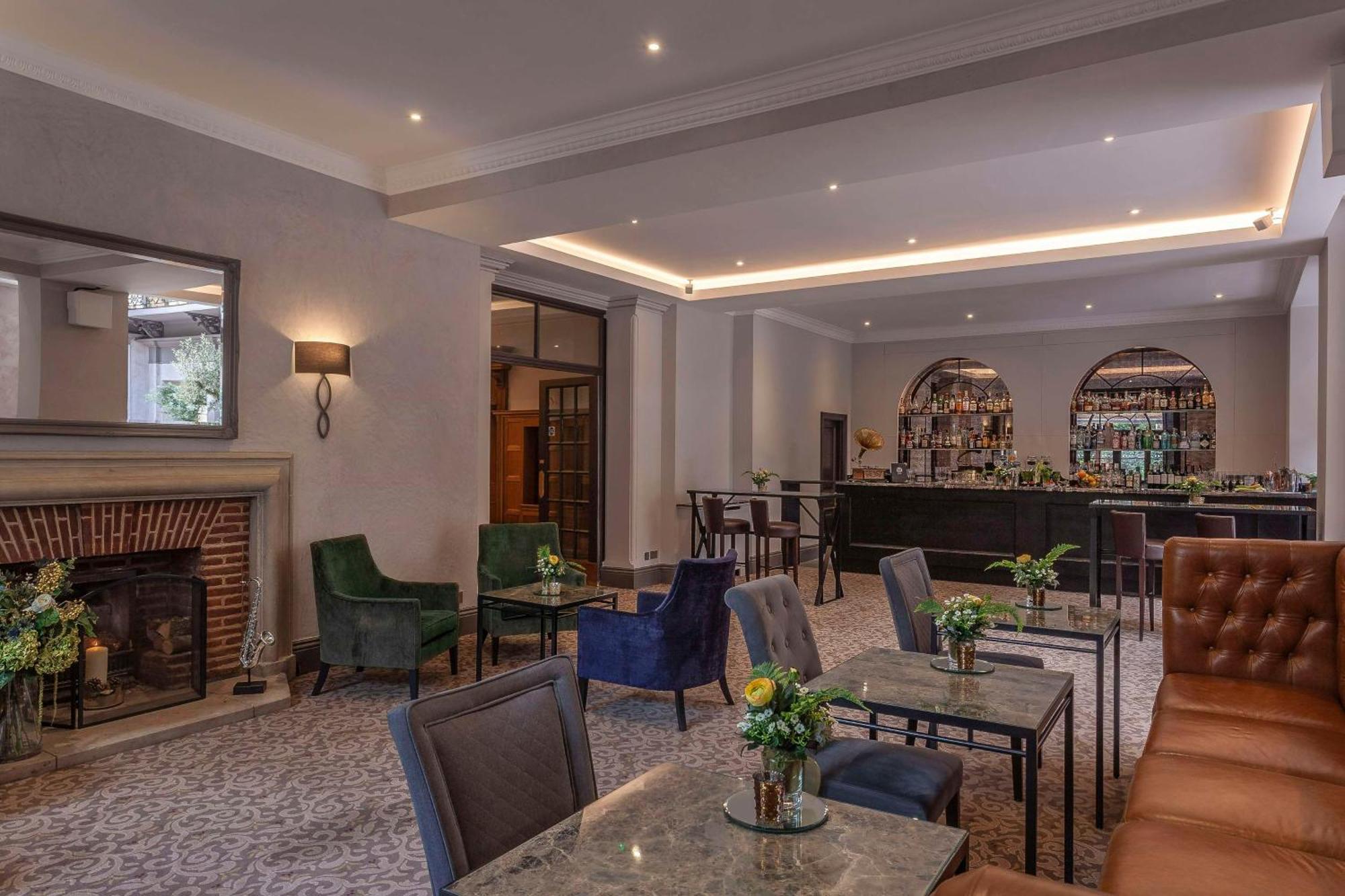 Oatlands Park Hotel Weybridge Buitenkant foto