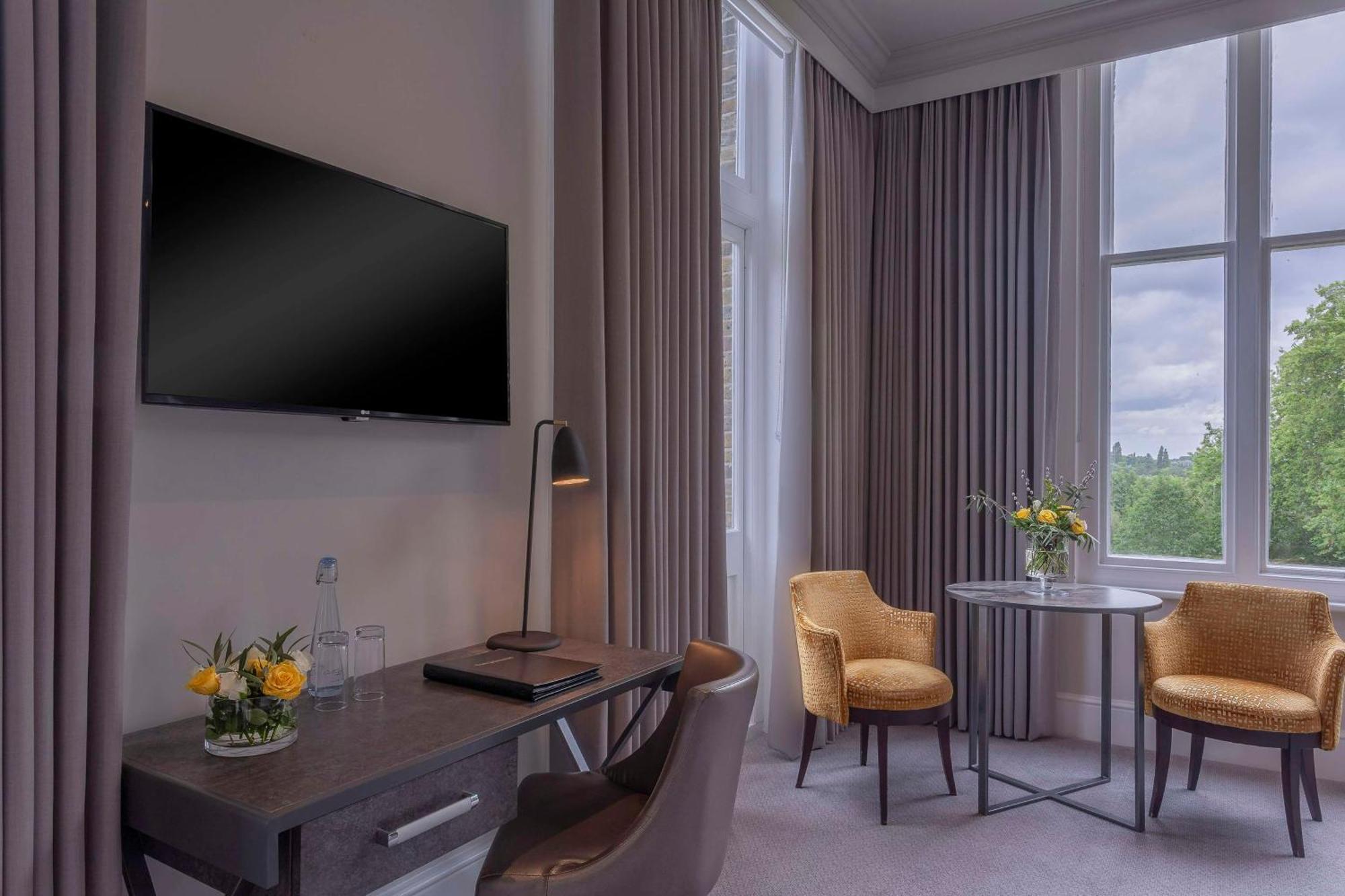 Oatlands Park Hotel Weybridge Buitenkant foto