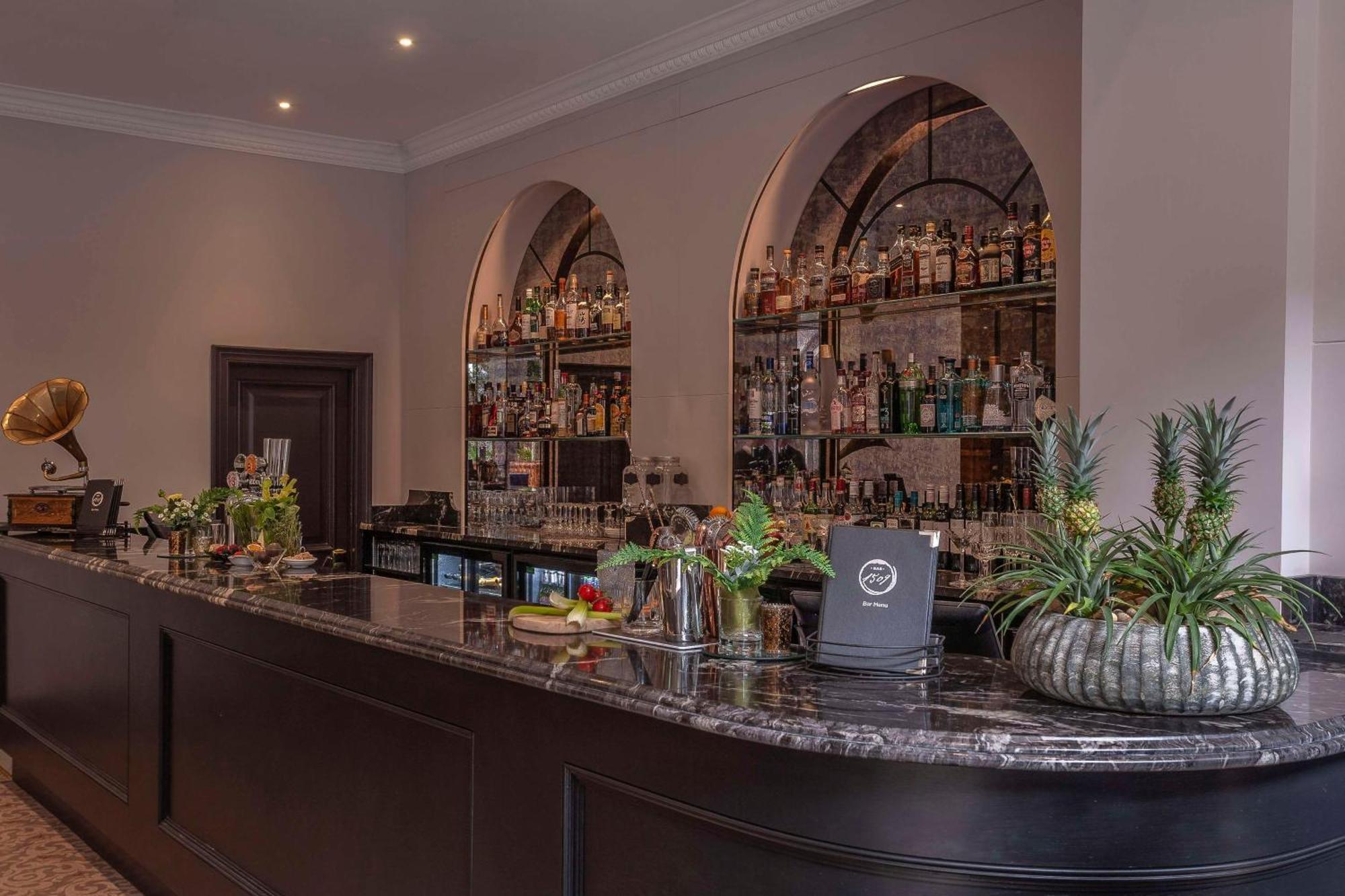 Oatlands Park Hotel Weybridge Buitenkant foto
