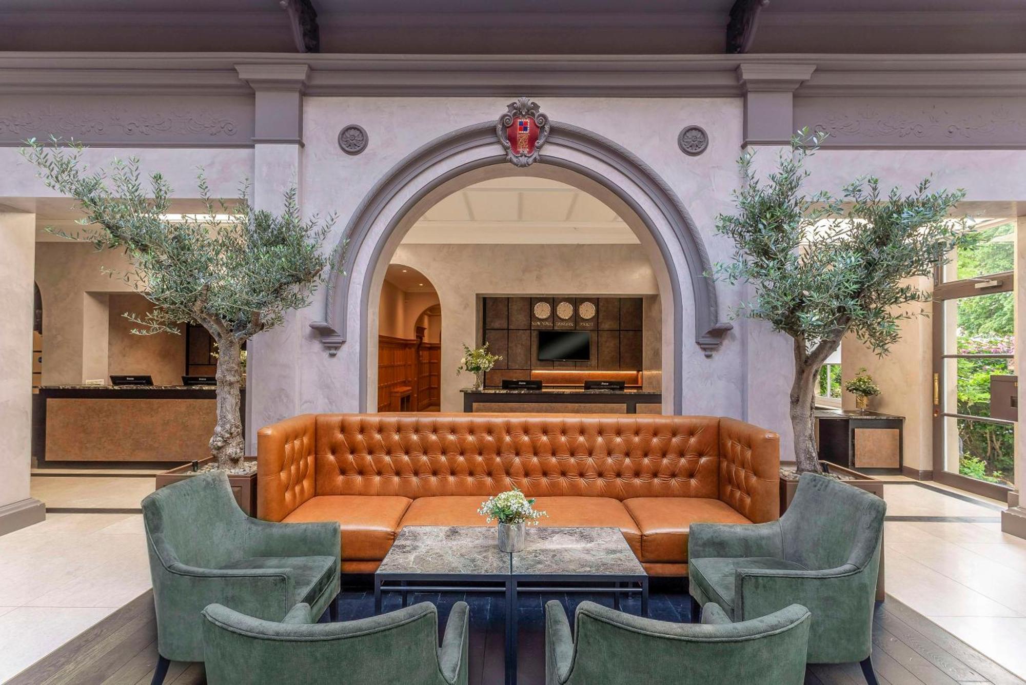 Oatlands Park Hotel Weybridge Buitenkant foto