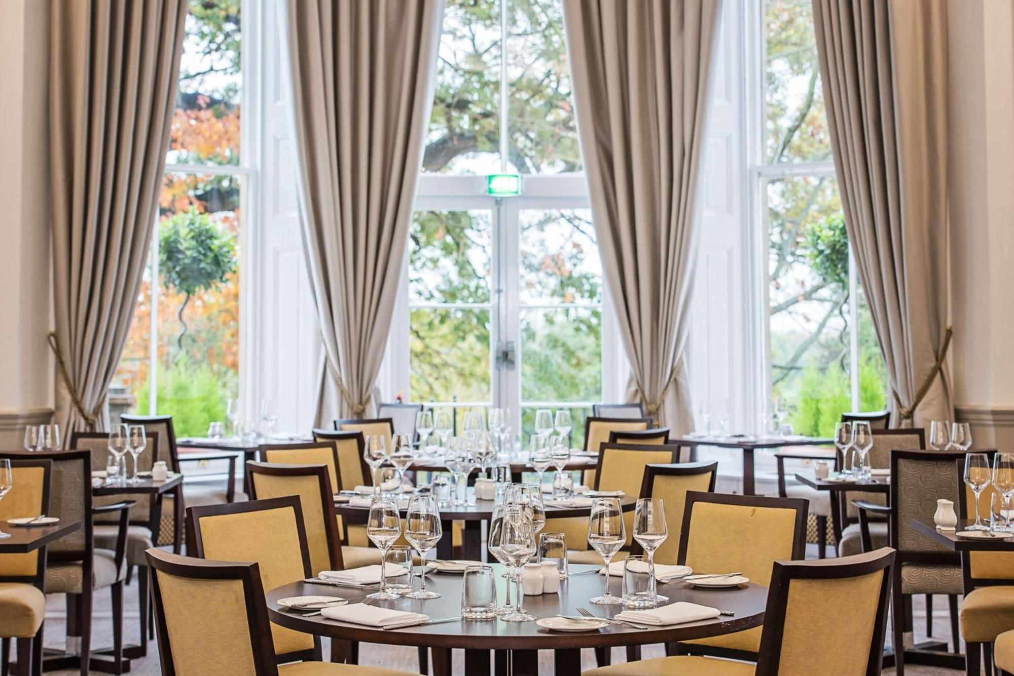 Oatlands Park Hotel Weybridge Buitenkant foto