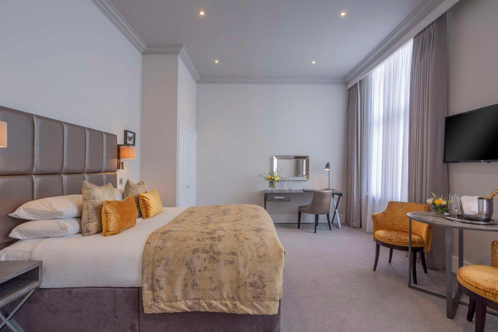 Oatlands Park Hotel Weybridge Buitenkant foto