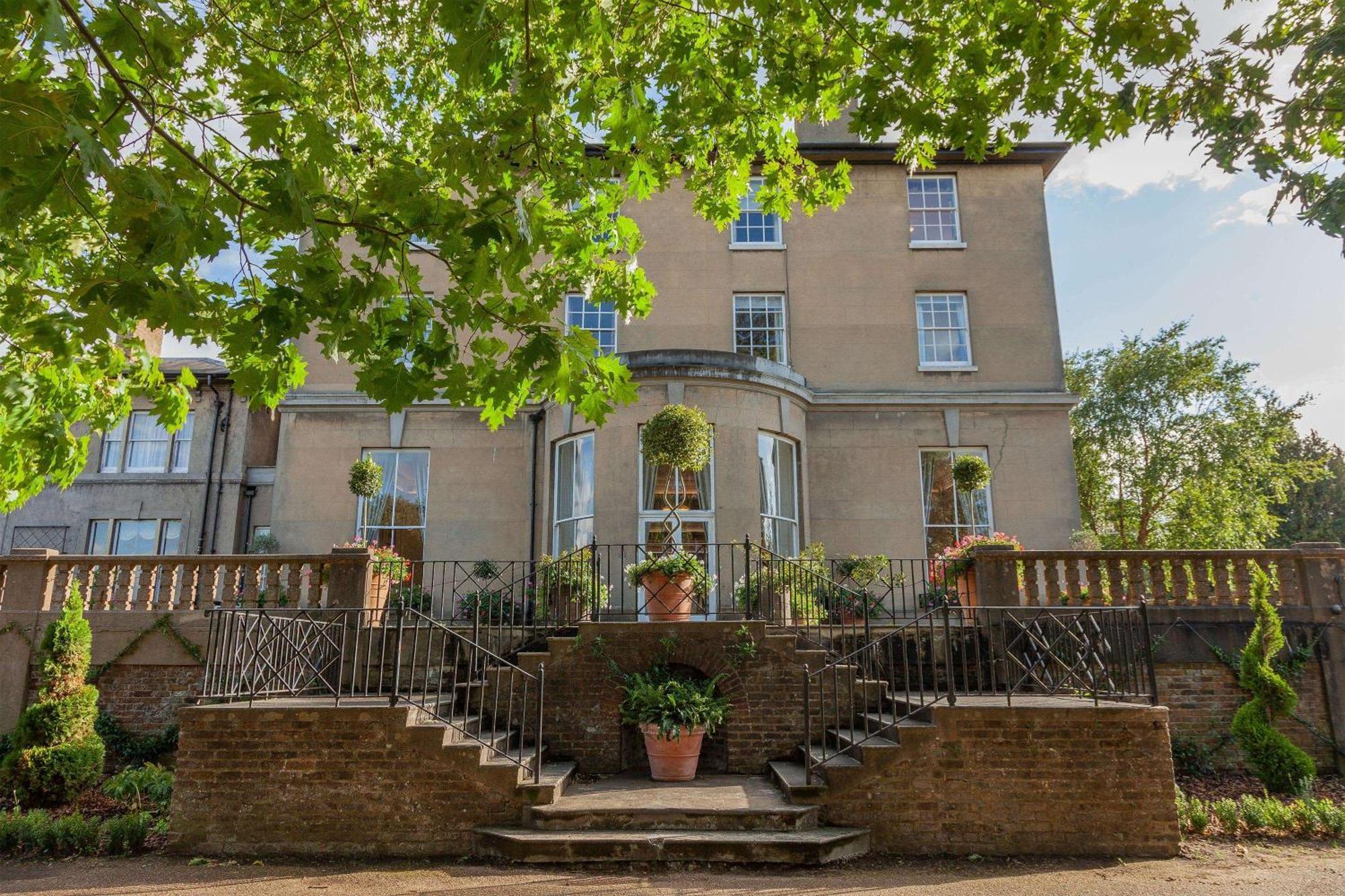 Oatlands Park Hotel Weybridge Buitenkant foto