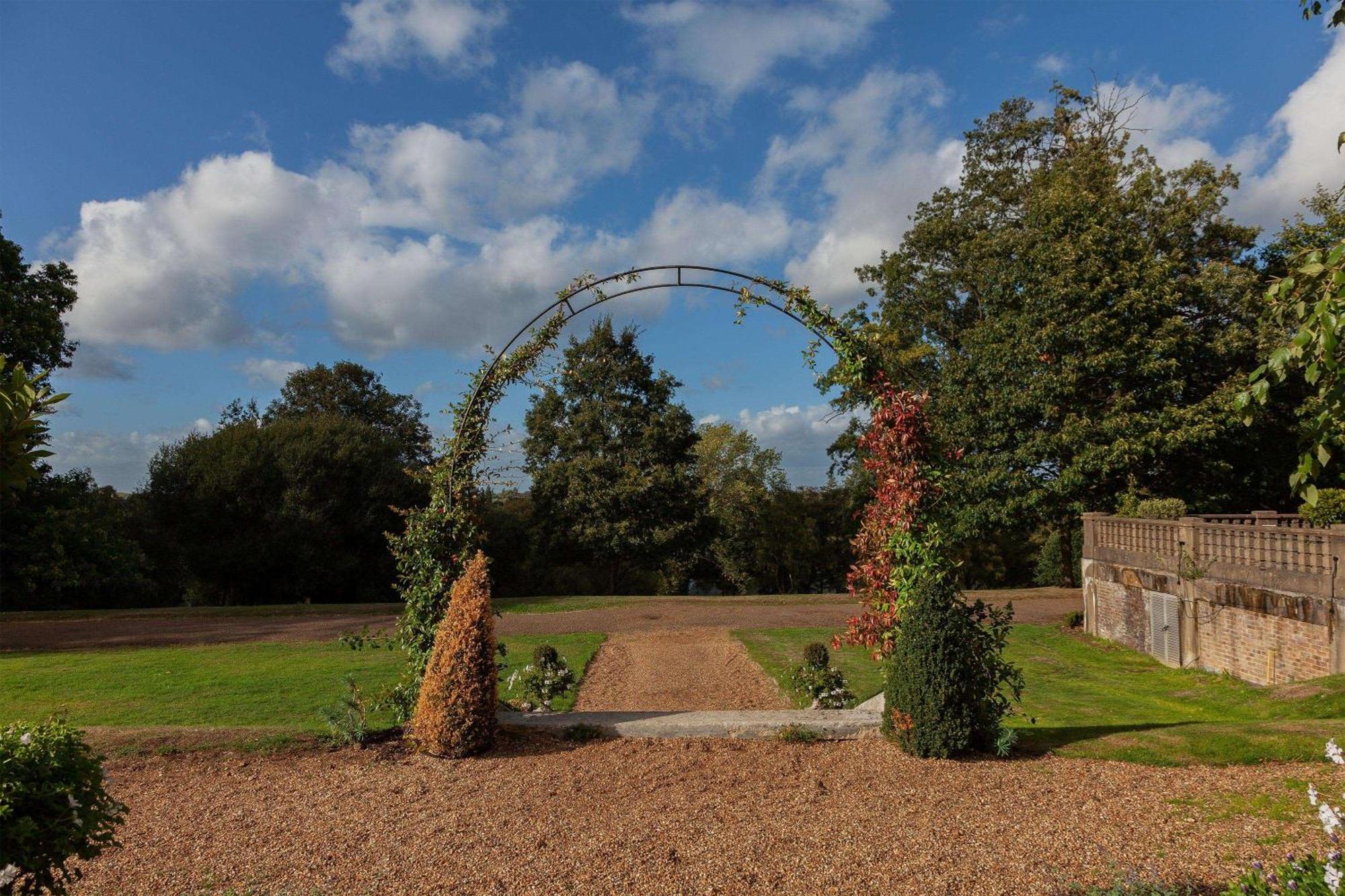 Oatlands Park Hotel Weybridge Buitenkant foto