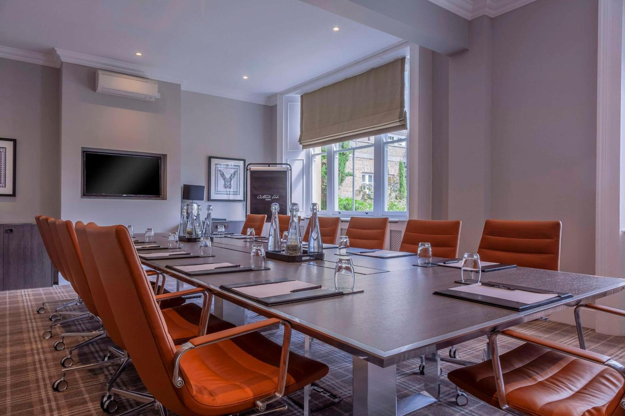 Oatlands Park Hotel Weybridge Buitenkant foto