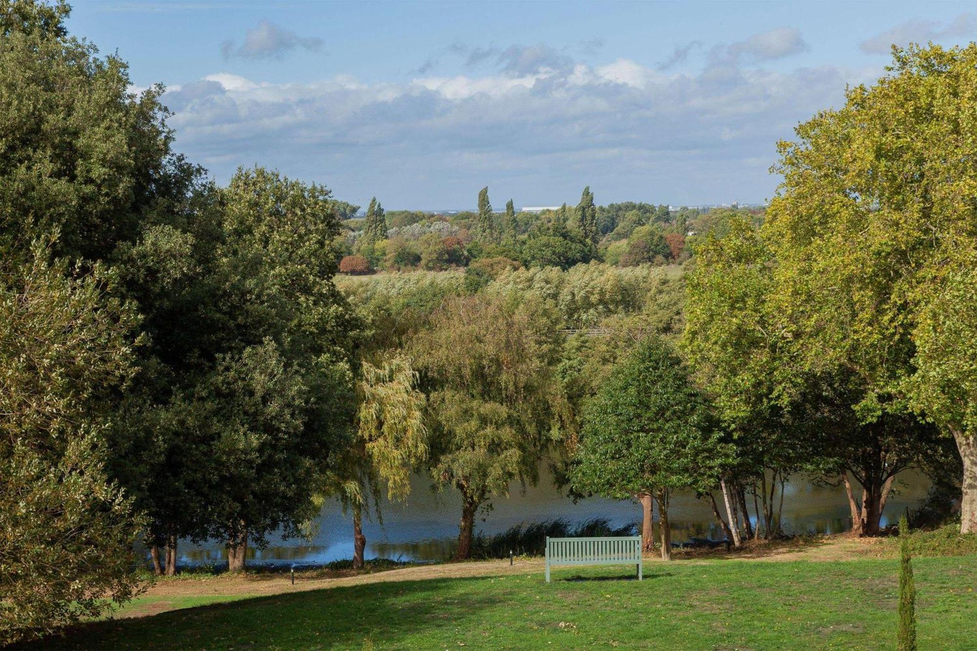 Oatlands Park Hotel Weybridge Buitenkant foto