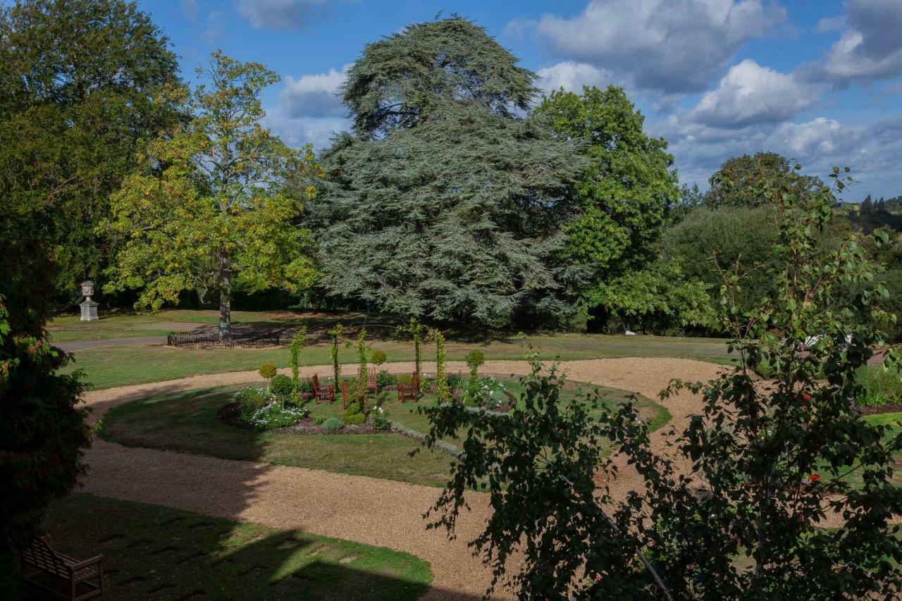 Oatlands Park Hotel Weybridge Buitenkant foto